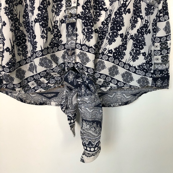 Women’s Olivaceous Button Tie Paisley Print Top - Picture 5 of 8